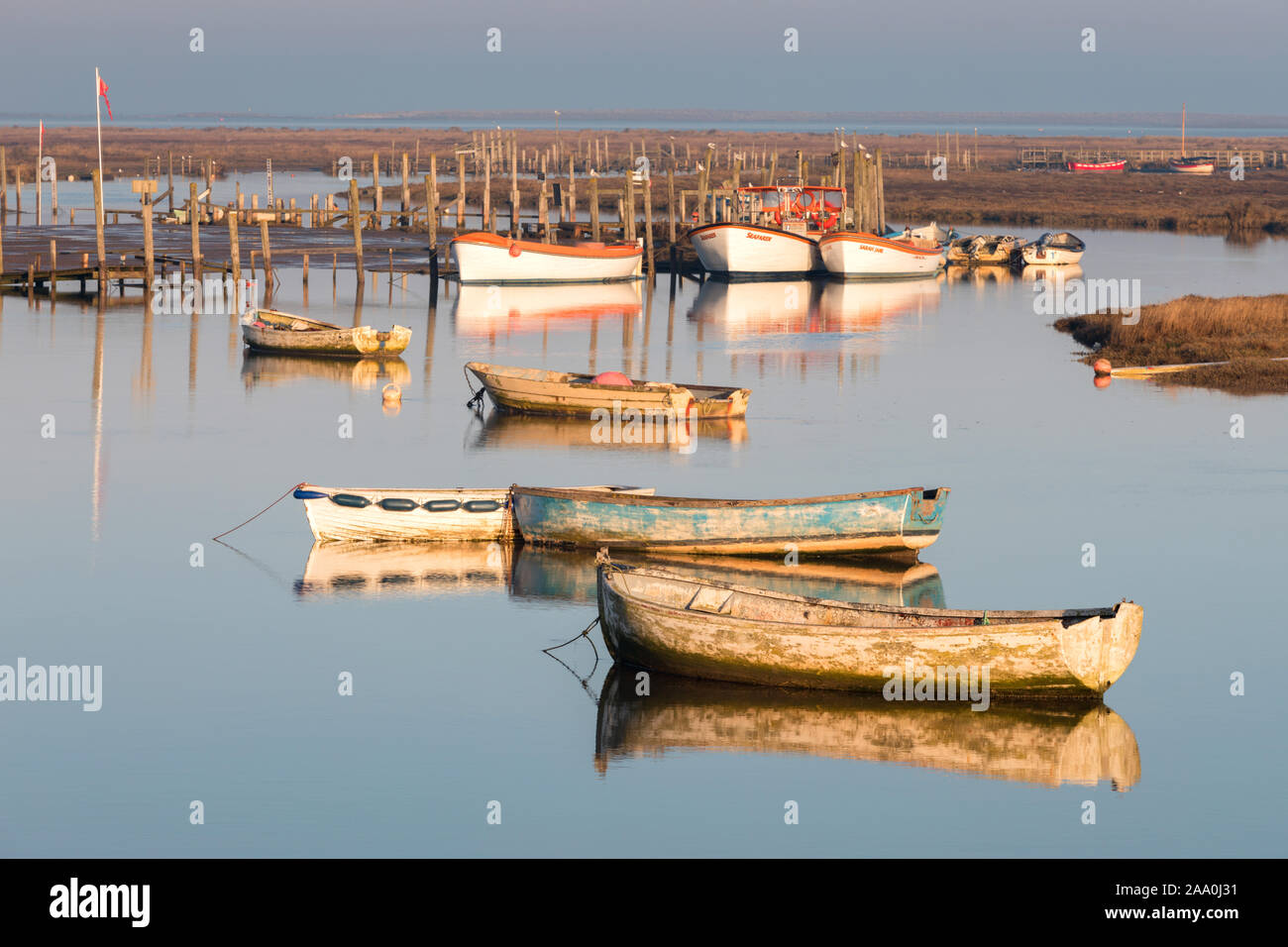 Bateaux Amarrés Morston Creek, North Norfolk, East Anglia, Royaume-Uni Banque D'Images