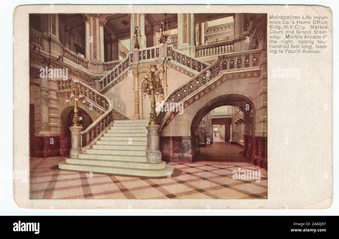 Carte postale illustrée de la cour de Marbre et grand escalier de l'immeuble de bureaux d'accueil, Metropolitan Life Insurance Company, New York, 1911. À partir de la Bibliothèque publique de New York. () Banque D'Images