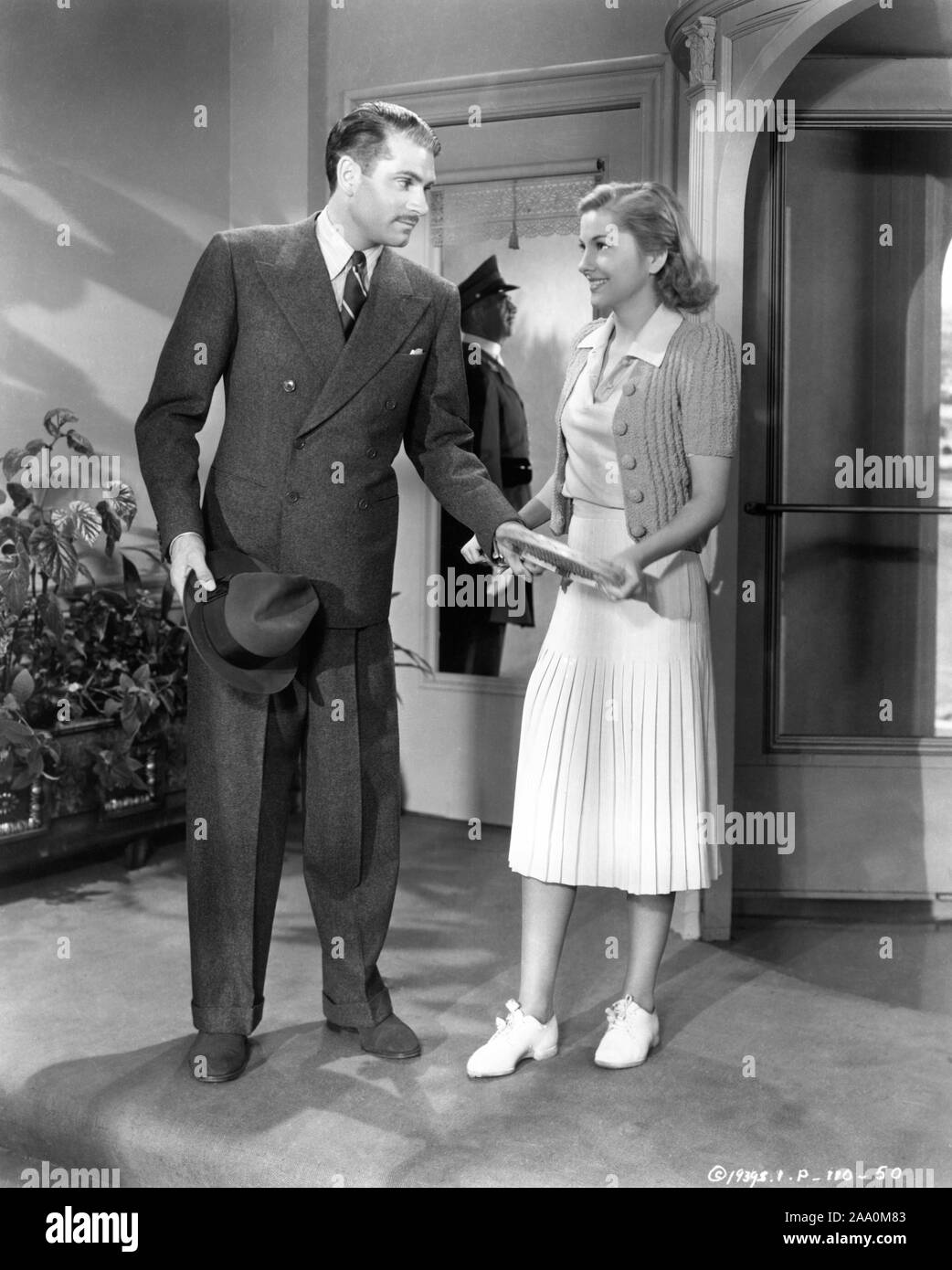 LAURENCE OLIVIER comme Maxim de Winter et JOAN FONTAINE comme la future seconde Mme de Winter dans REBECCA 1940 réalisateur alfred hitchcock roman Daphné du Maurier producteur David O. Selznick Selznick International Pictures / United Artists Banque D'Images