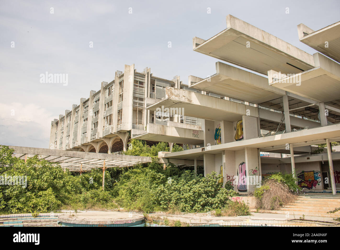 Krk, Croatie, 12 juillet 2019 : abandonnés et détruits hôtel de luxe Palace Haludovo à Malinska, île de Krk, Croatie. Dans les années 1970 et 1980, il a été le Banque D'Images