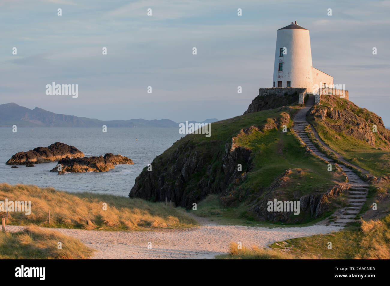 Phare de l'île Llanddwyn, Anglesey, au nord du Pays de Galles, Royaume-Uni Banque D'Images