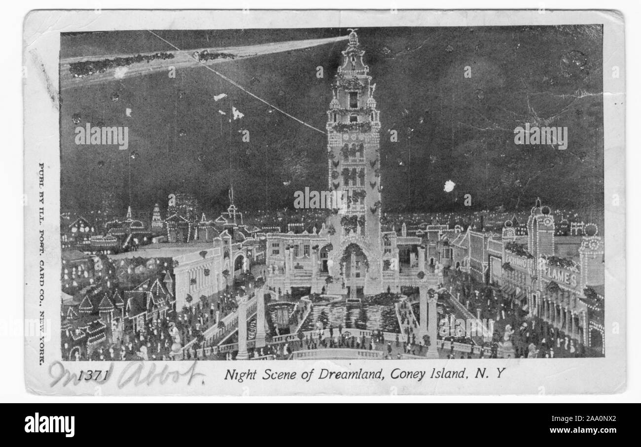Carte postale gravée d'une vue de la nuit d'un phare entouré par tours et immeubles dans le parc d'attractions Dreamland sur Coney Island, New York City, publié par l'illustre la carte postale, 1904. À partir de la Bibliothèque publique de New York. () Banque D'Images