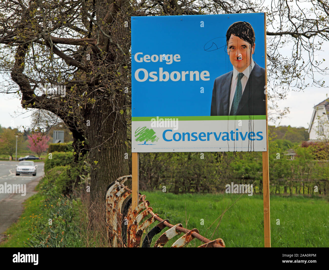George Osborne défiguré des affiches électorales du parti conservateur et de publicité Tatton Knutsford Cheshire, Nord Ouest de l'Angleterre, Royaume-Uni Banque D'Images