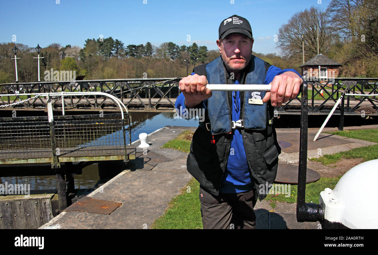 Mel, chasse Verrouiller Verrouiller keeper sur la rivière Weaver, près de Northwich, Cheshire, British Waterways, maintenant Canal & River Trust, Huntslock Banque D'Images
