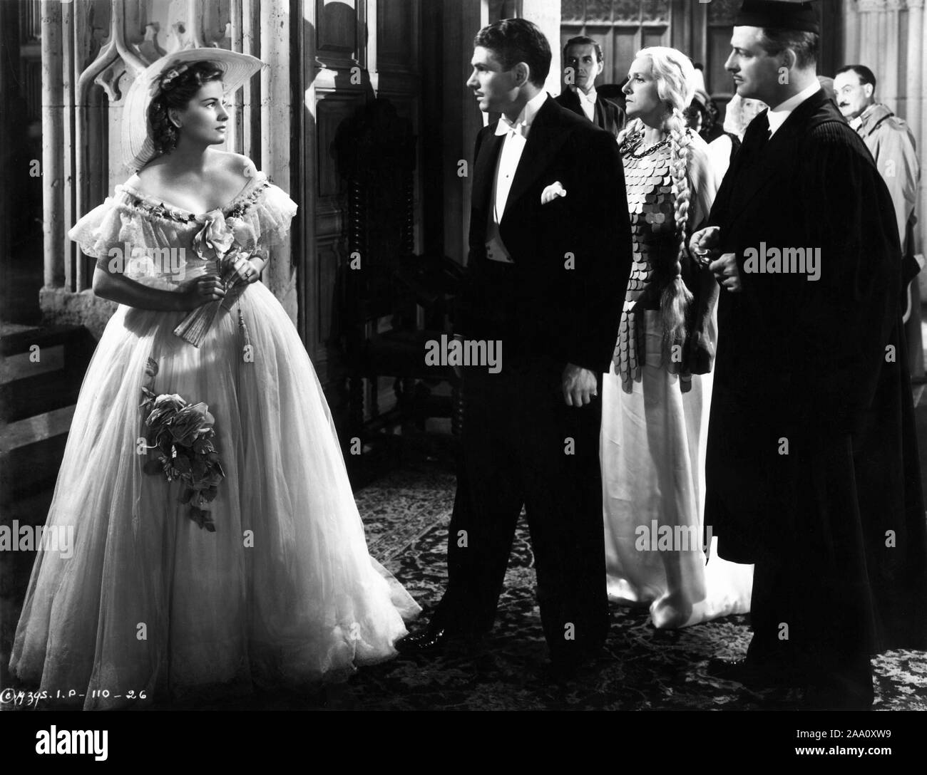 JOAN FONTAINE comme la seconde Mme de Winter Laurence Olivier comme Maxim de Winter GLADYS COOPER comme Beatrice Lacy et REGINALD DENNY Frank Crawley dans REBECCA 1940 réalisateur alfred hitchcock roman Daphné du Maurier producteur David O. Selznick Selznick International Pictures / United Artists Banque D'Images