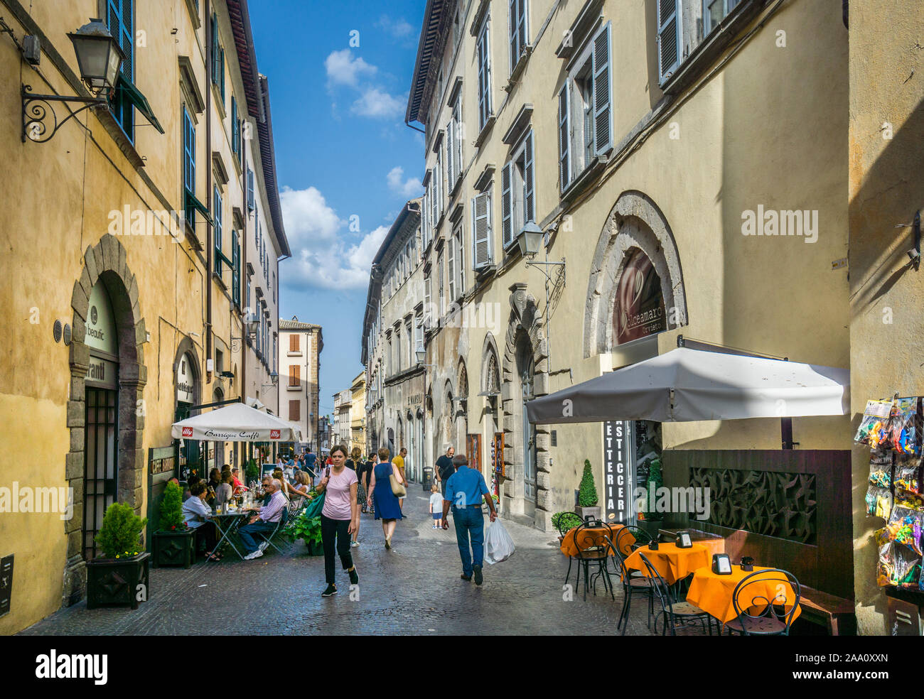 Corso Cavour, rue principale de la ville médiévale d'Orvieto, Ombrie, Italie Banque D'Images