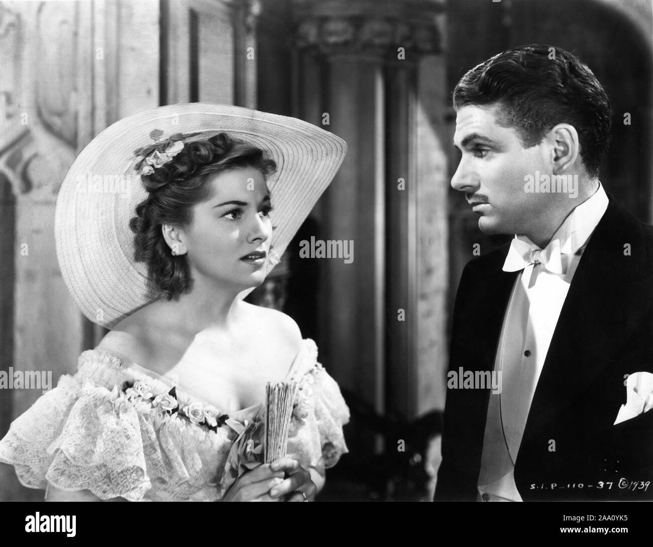 JOAN FONTAINE comme la seconde Mme de Winter et Laurence Olivier comme Maxim de Winter dans REBECCA 1940 réalisateur alfred hitchcock roman Daphné du Maurier producteur David O. Selznick Selznick International Pictures / United Artists Banque D'Images