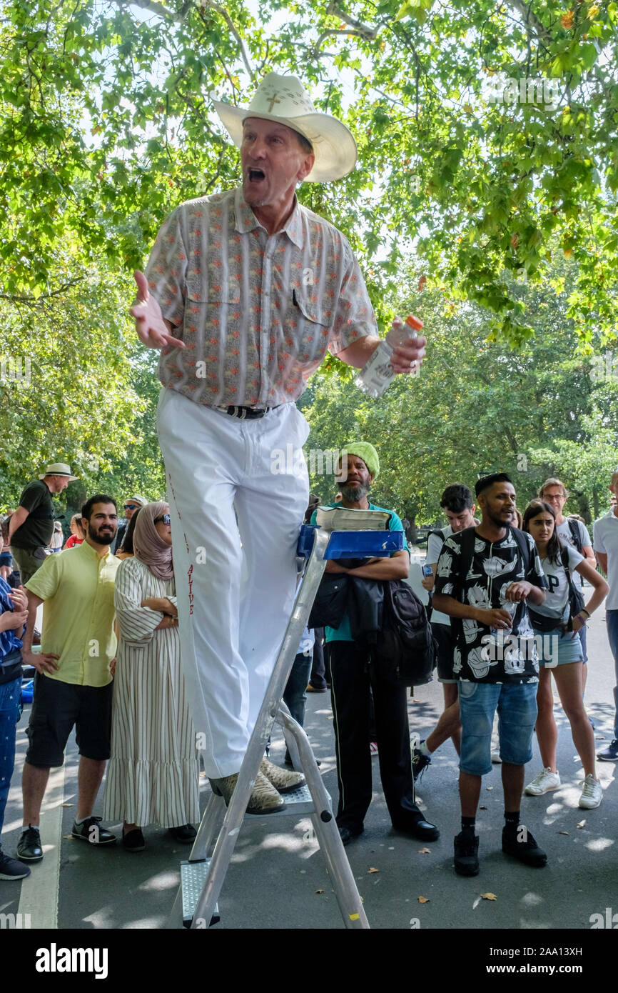 Cuisine américaine, évangéliste prêche religieux chrétiens au Speakers' Corner, Hyde Park, London, UK Banque D'Images