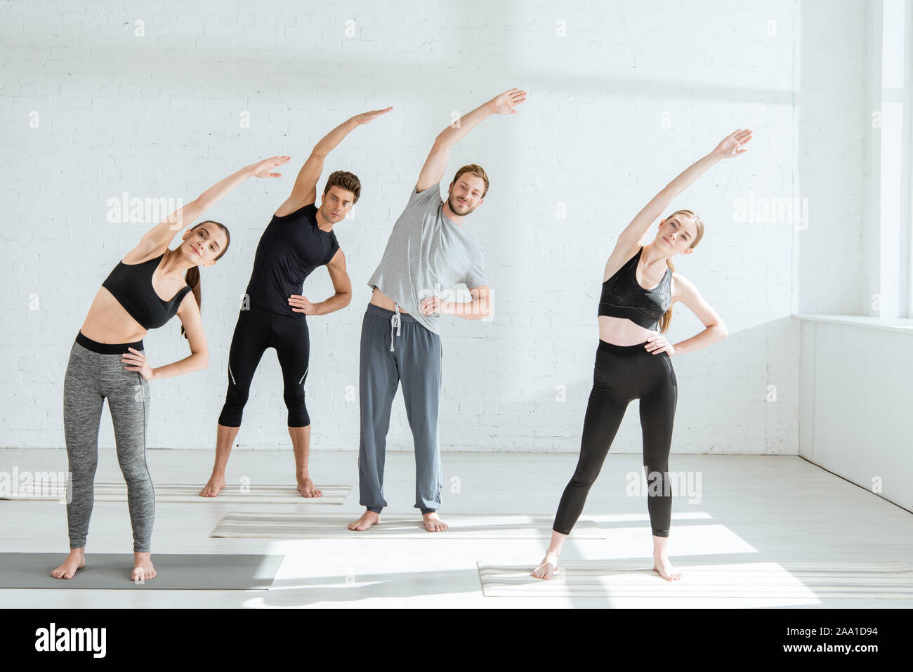 Les jeunes dans ce sport, dans la posture de with hand on hip Banque D'Images