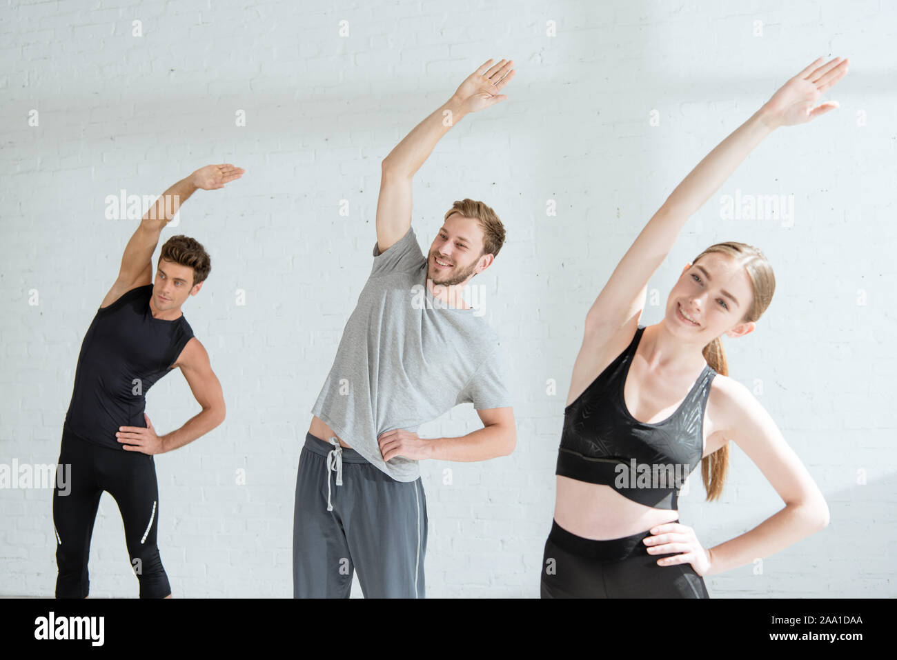 Les jeunes dans ce sport, dans la posture de with hand on hip Banque D'Images