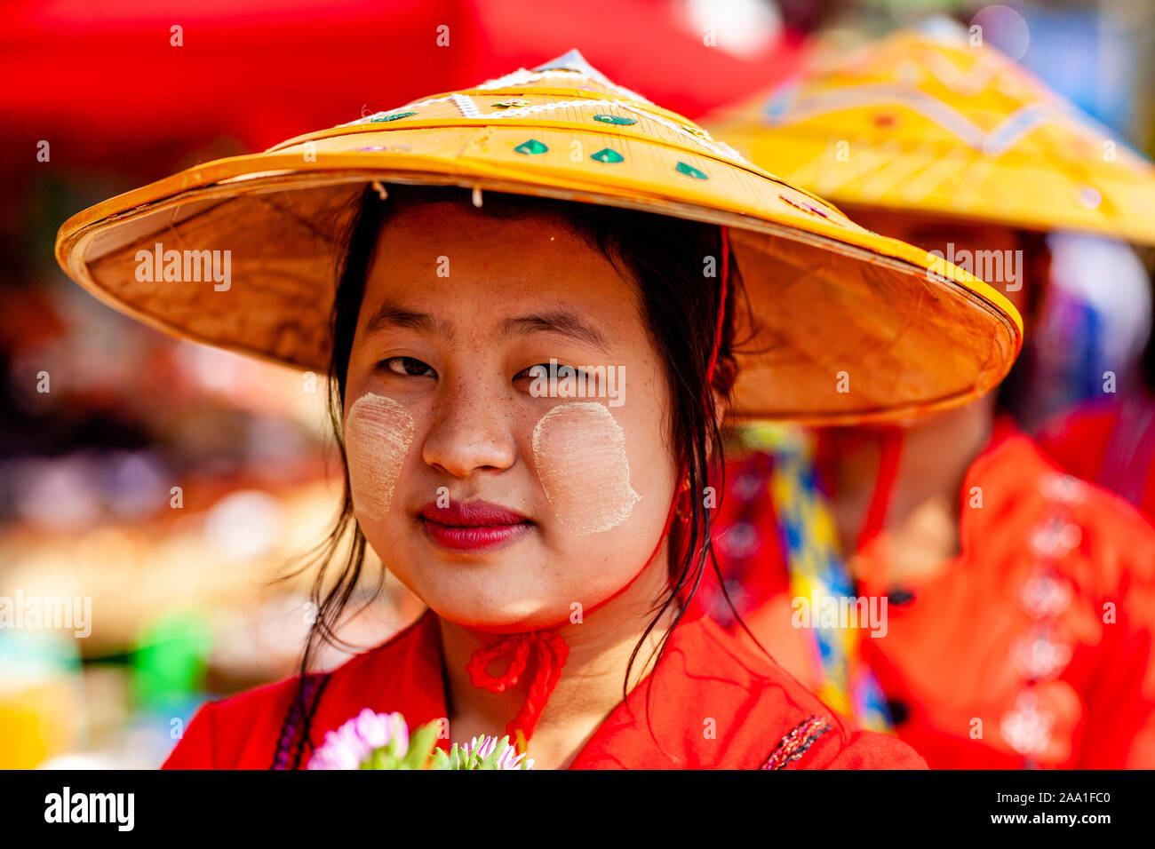 Une minorité ethnique femme lors de l'Assemblée annuelle du Festival Pindaya Cave, Pindaya, l'État de Shan, Myanmar. Banque D'Images Une minorité ethnique femme lors de l'Assemblée annuelle du Festival Pindaya Cave, Pindaya, l'État de Shan, Myanmar. Banque D'Images
