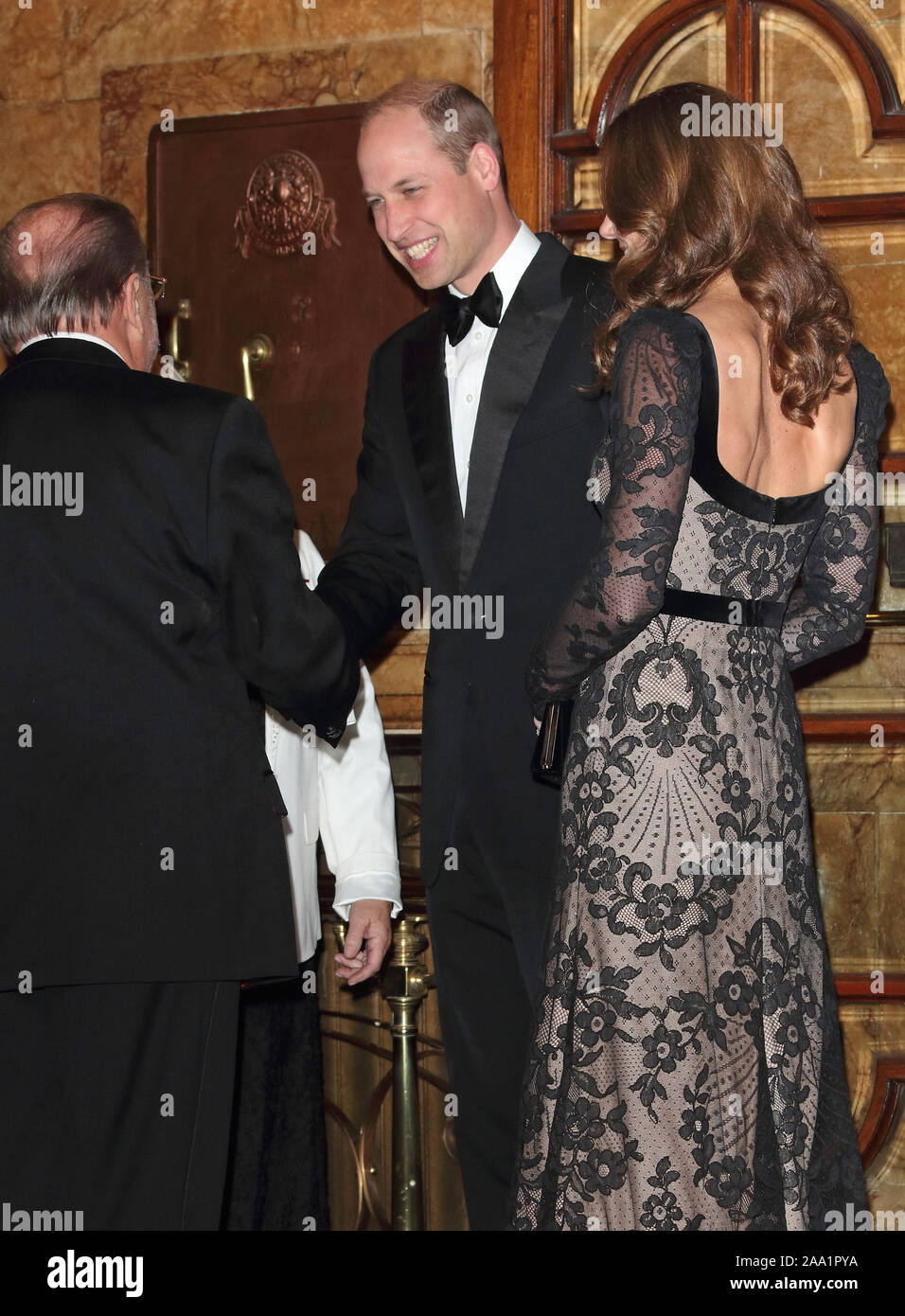 Londres, Royaume-Uni. 18 Nov, 2019. Duc et Duchesse de Cambridge assister à la Royal Variety Performance au London Palladium. Credit : SOPA/Alamy Images Limited Live News Banque D'Images