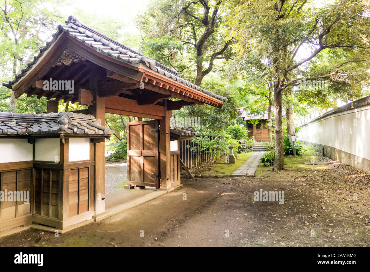 Maison traditionnelle japonaise Gate sur de minuscules Alley de Tokyo Banque D'Images