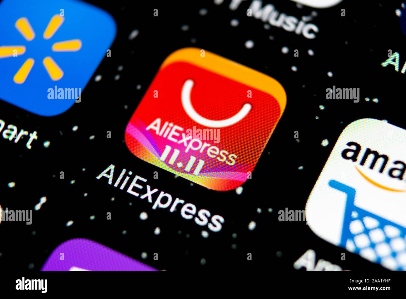 Kaliningrad, Russie, le 3 février 2019 : Aliexpress icône d'application sur l'iPhone Apple X de l'écran du smartphone. Aliexpress icône de l'application. Aliexpress.com est po Banque D'Images