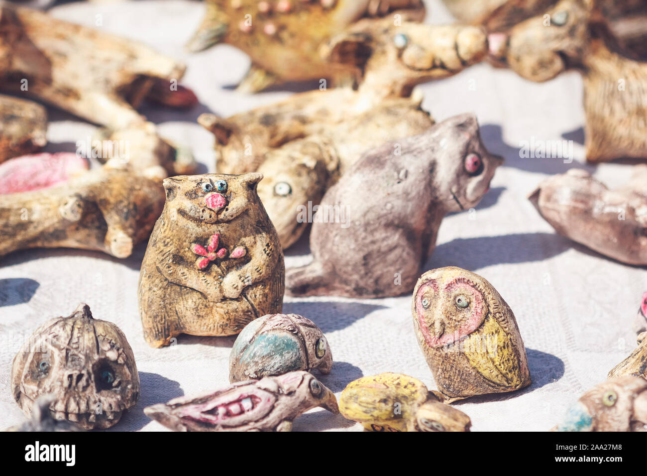 Gomel, Bélarus - 30 juillet 2017 : belle céramique chat drôle souvenir Banque D'Images