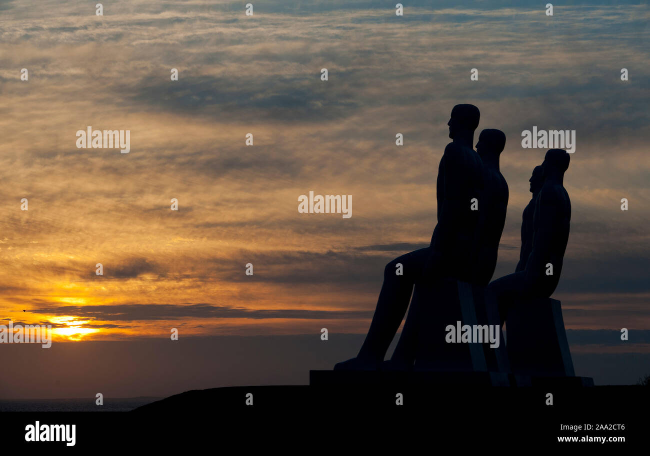 Les hommes en mer, la célèbre sculpture de Svend Wiig Hansen, placé à côté de Saedding Beach, Esbjerg, Danemark. Banque D'Images