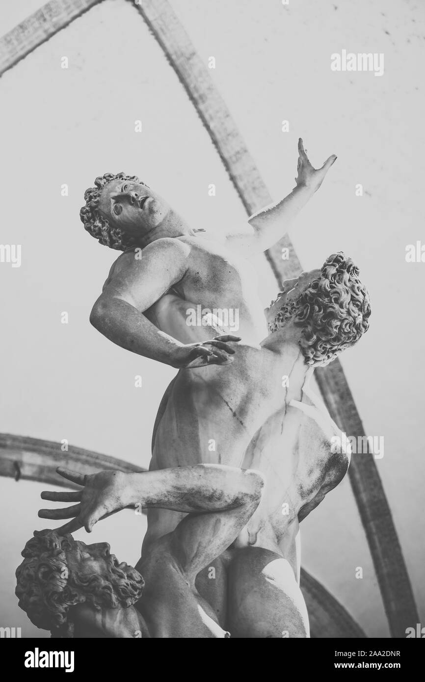 Le viol des femmes Sabine sculpture Renaissance situé sur la Piazza della Signoria à Florence, Italie Banque D'Images