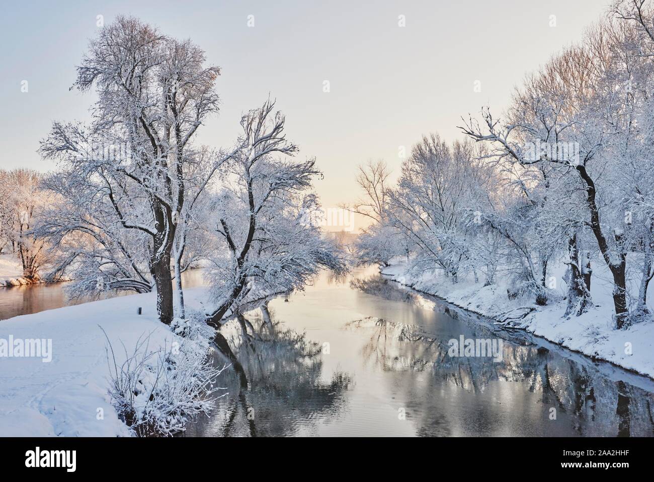 Paysage de la Donau avec paysage de neige en hiver, Regensburg, Haut-Palatinat, Bavaria, Germany, Europe Banque D'Images