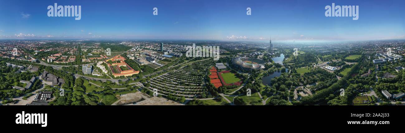 Panorama, vue aérienne de Munich, le site olympique, parc avec lac olympique et tour de télévision, Tour Olympique, du stade olympique, le parc olympique, Munich Banque D'Images
