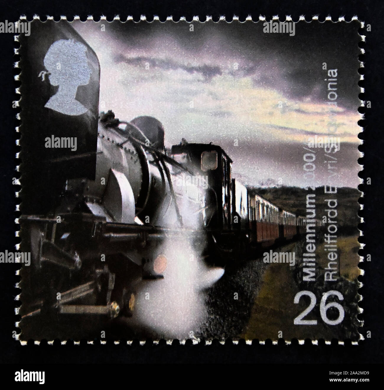 Timbre-poste. La Grande-Bretagne. La reine Elizabeth II. Projets du Millénaire. "Feu et Lumière". Garratt Locomotive à vapeur no.143 tirant le train. Banque D'Images