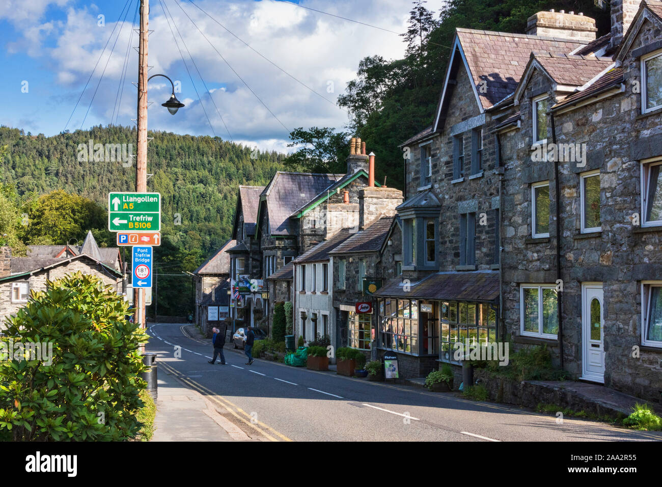 Betws y Coed, village rue principale, Conwy, Pays de Galles, Royaume-Uni Banque D'Images