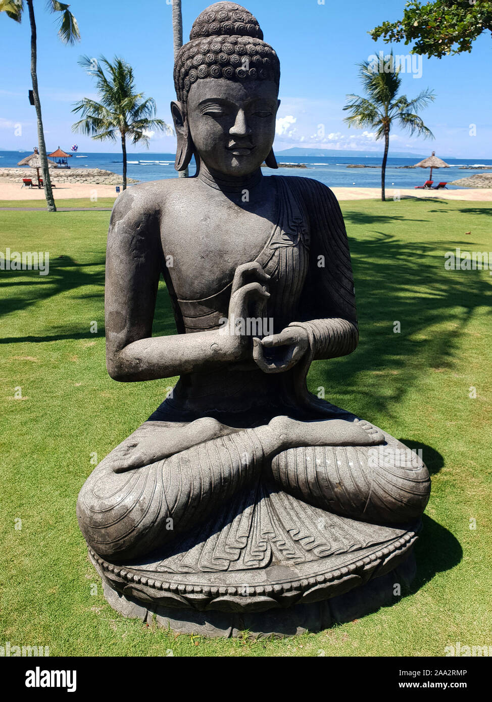 Vue de la plage du Club Med resort et statue de Bouddha, Bali, Indonésie  Photo Stock - Alamy