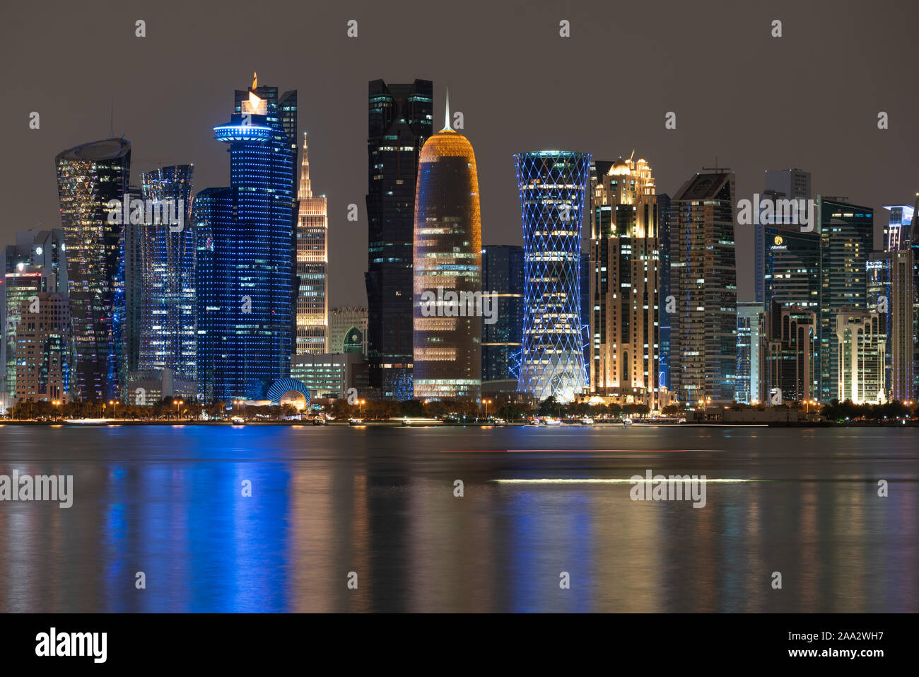 La longue exposition des photographies de la baie ouest district comme vu de MIA park, Doha , Qatar Banque D'Images