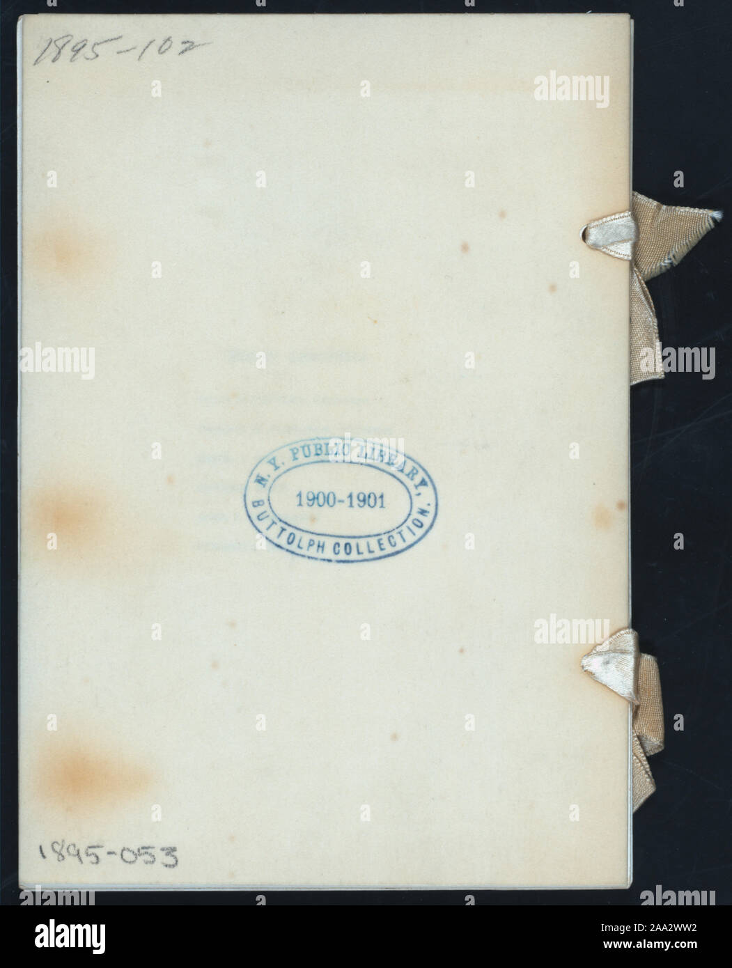 Comprend des vins servis avec des cours individuels ; PRÉSENTATION DE TOASTS COMPREND PORTRAIT DU COMMANDANT BARRY DE VILLE DE PHILADELPHIE ; COMPREND LES NOMS D'OFFICIERS, le dîner, ETC. COMITÉ JOINT LA SOCIÉTÉ gravés sur couvrir ; RUBAN DE SOIE PIÈCES JOINTES ; 124ème Banquet annuel, ST. PATRICK'S DAY [détenus par la société HIBERNIAN] [à] la CONTINENTAL, Philadelphia, PA ([HOTEL ?] ;) Banque D'Images