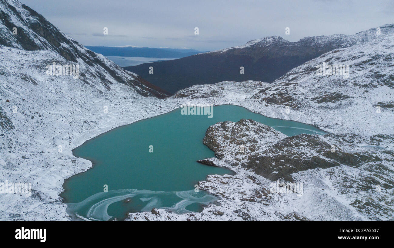 Vue aérienne du lac au Glaciar Vinciguerra . Ushuaia Argentine Banque D'Images