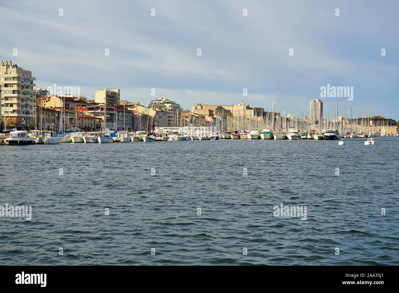 MARSEILLE, FRANCE -13 nov 2019- Vue sur le monument Vieux Port et marina à Marseille, France. Banque D'Images