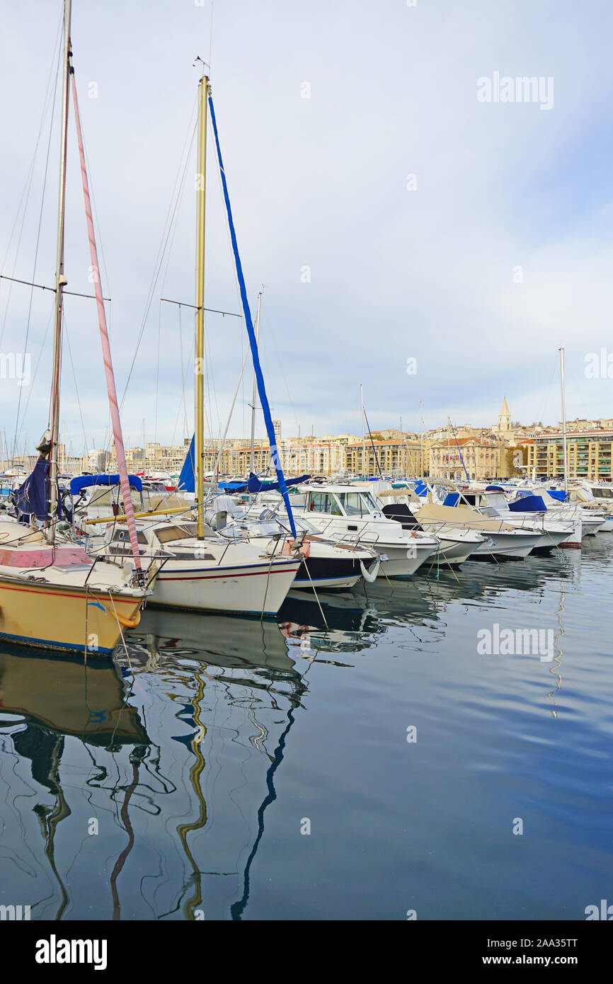 MARSEILLE, FRANCE -13 nov 2019- Vue sur le monument Vieux Port et marina à Marseille, France. Banque D'Images