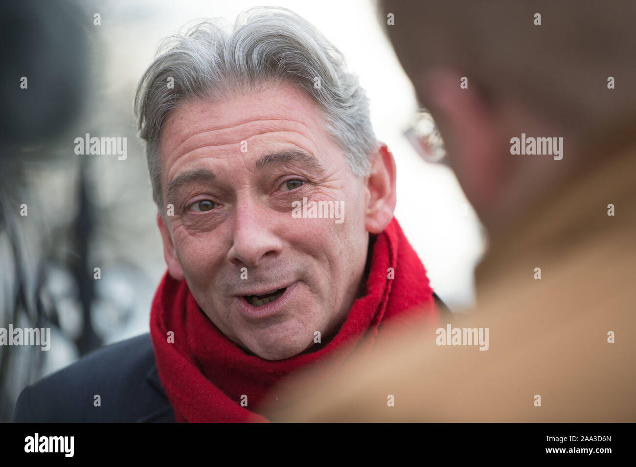 Glasgow, Royaume-Uni. 19 novembre 2019. Sur la photo : Richard Leonard MSP - Leader du Parti travailliste écossais. Richard Leonard rejoint Glasgow North East député Paul Sweeney et les militants des syndicats locaux pour aller autour de la zone de prospection et d'écouter les vues des communautés. Crédit : Colin Fisher/Alamy Live News Banque D'Images