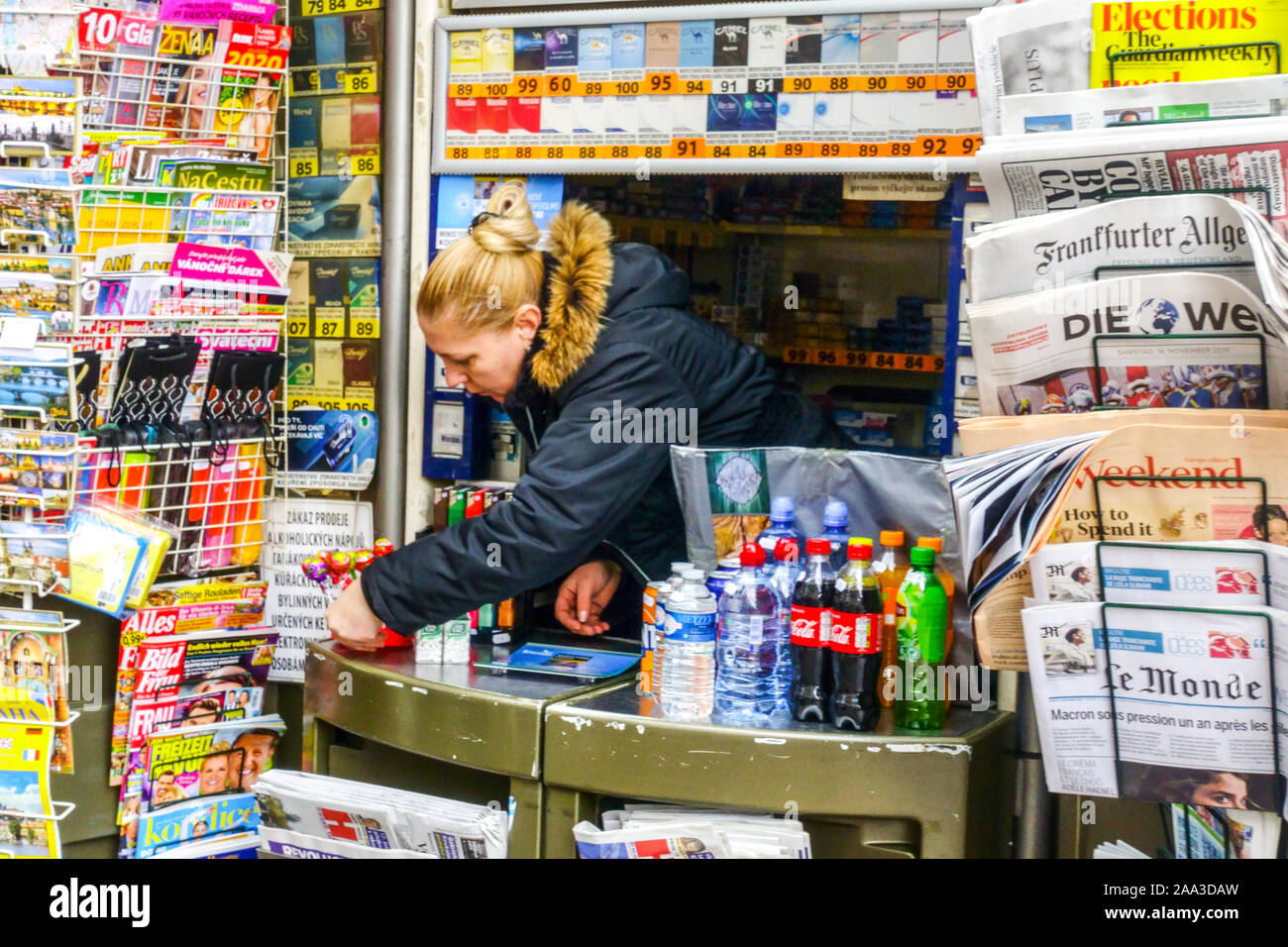 Kiosque à journaux de Prague Stand de Prague Banque D'Images