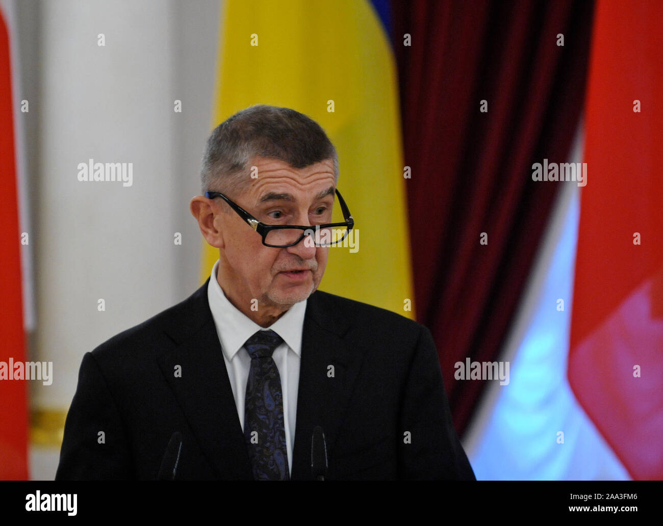 Kiev, Ukraine. 19 Nov, 2019. Le premier ministre tchèque Andrej Babis parle lors de la conférence de presse avec le Président ukrainien Volodymyr Zelensky au palais Mariinsky à Kiev. Credit : SOPA/Alamy Images Limited Live News Banque D'Images