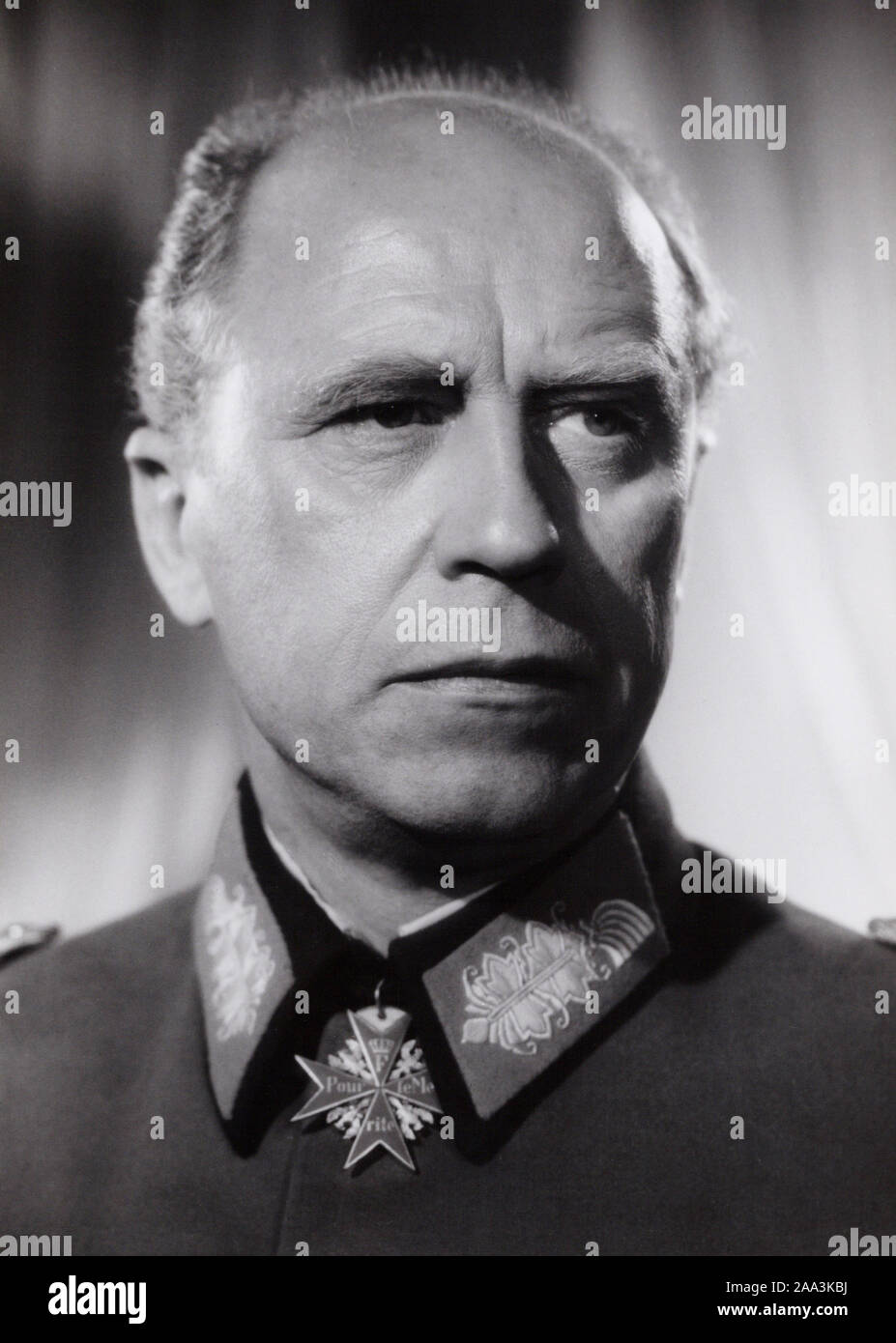 Werner Hinz, deutscher Acteurs et actrices, im Spielfilm 'Der 20. Juli', Deutschland Mitte 1950er Jahre. L'acteur allemand Werner Hinz, Allemagne milieu des années 1950. Banque D'Images