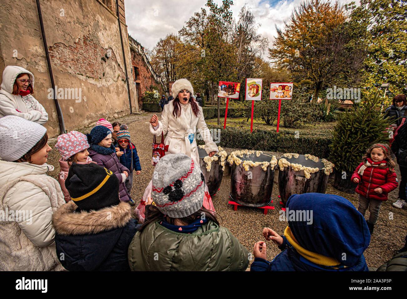 Italie Piémont Langhe Govone 'Il Magico Paese di Natale ' ( Le pays magique de Noël ) - jeux avec les enfants Banque D'Images
