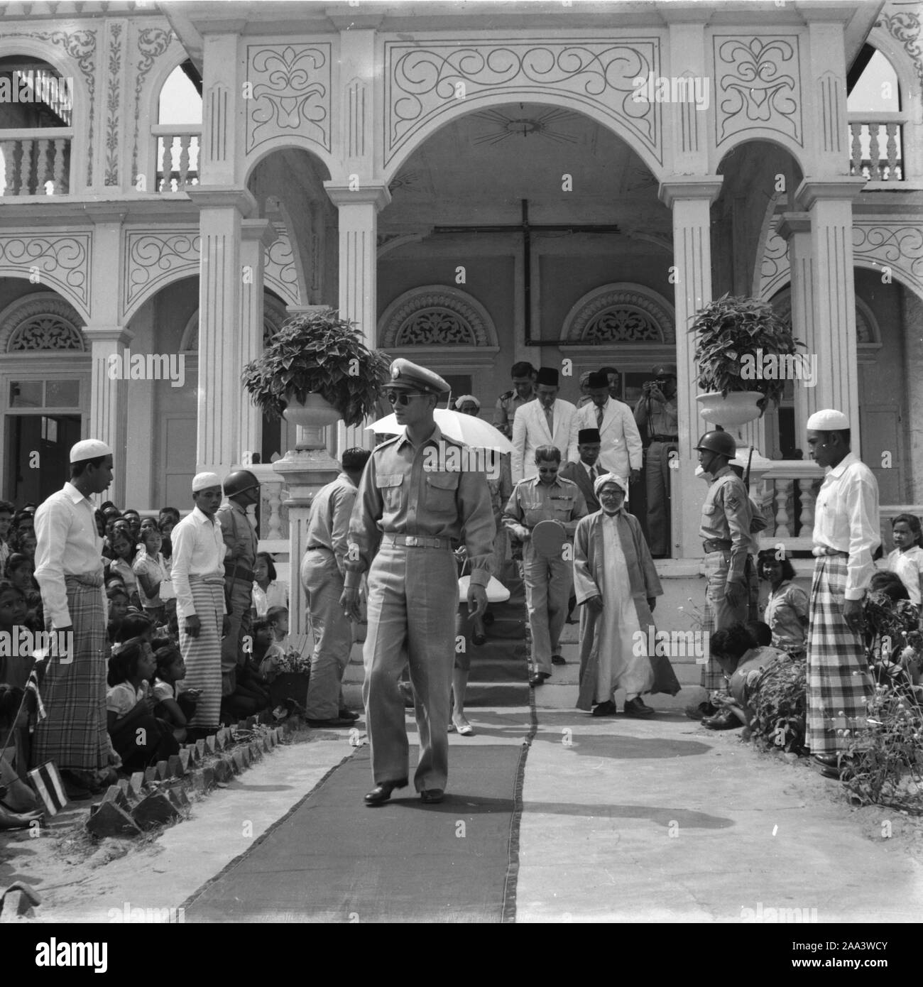Lorsque le Roi Bhumibol Adulyadej a visité le peuple musulman à Nakhon Si Thammarat province le 15 mars 1959 ou il y a 60 ans, et le roi était assis sur le minbar à l'intérieur de la mosquée. Toujours beaucoup de joie à la population musulmane de Nakhon Si Thammarat province et est considérée comme la seule assise sur le minbar en Thaïlande Banque D'Images