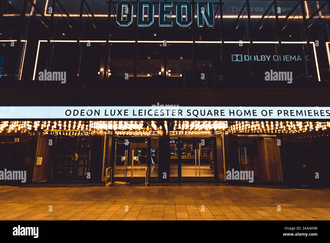 Londres - le 13 novembre 2019 : cinéma Odeon theatre de Leicester Square Londres la nuit Banque D'Images