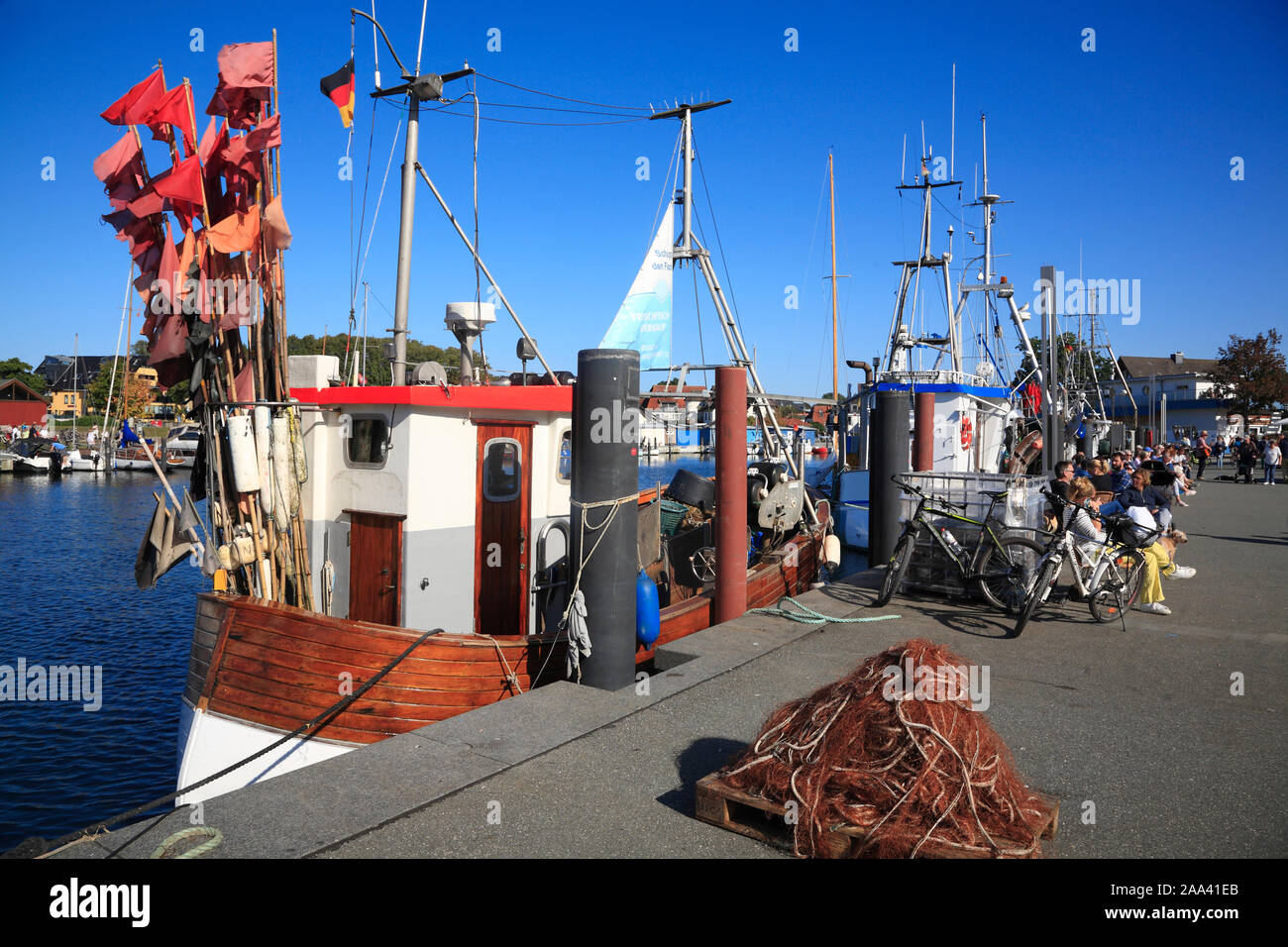Chalutier de pêche dans le port de Niendorf / Mer Baltique, Timmendorfer Strand, Holstein Suisse, Allemagne Banque D'Images