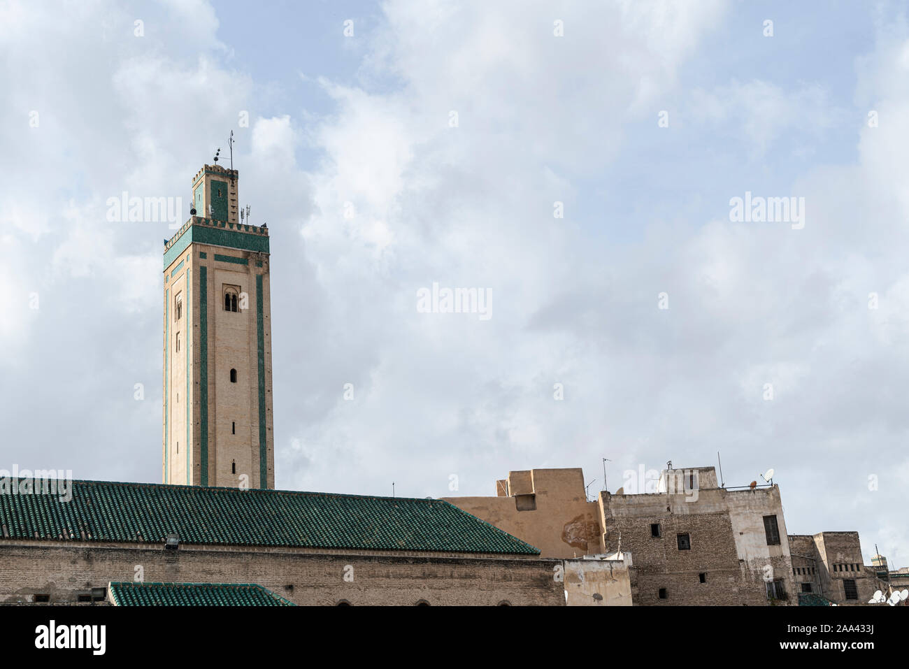 Fes, Maroc. Le 9 novembre 2019. La vue d'un minaret dans la medina Banque D'Images