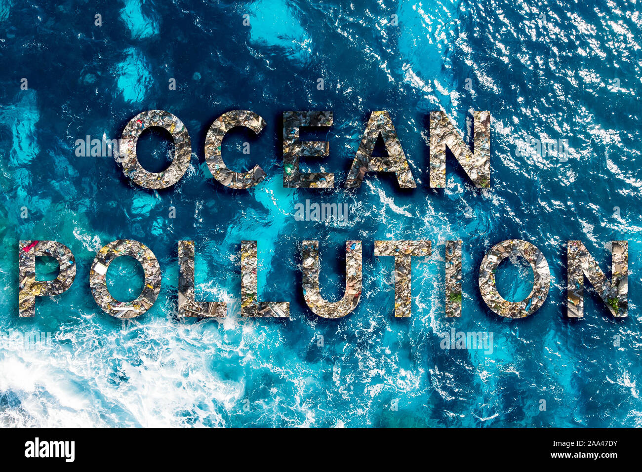Texte de l'environnement Concept ocean pollution eau avec du plastique et des déchets humains. Banque D'Images