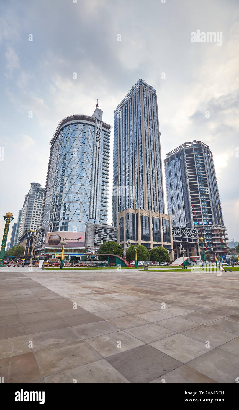Chengdu, Chine - 29 septembre 2017 : Centre-ville moderne avec des gratte-ciel. Banque D'Images