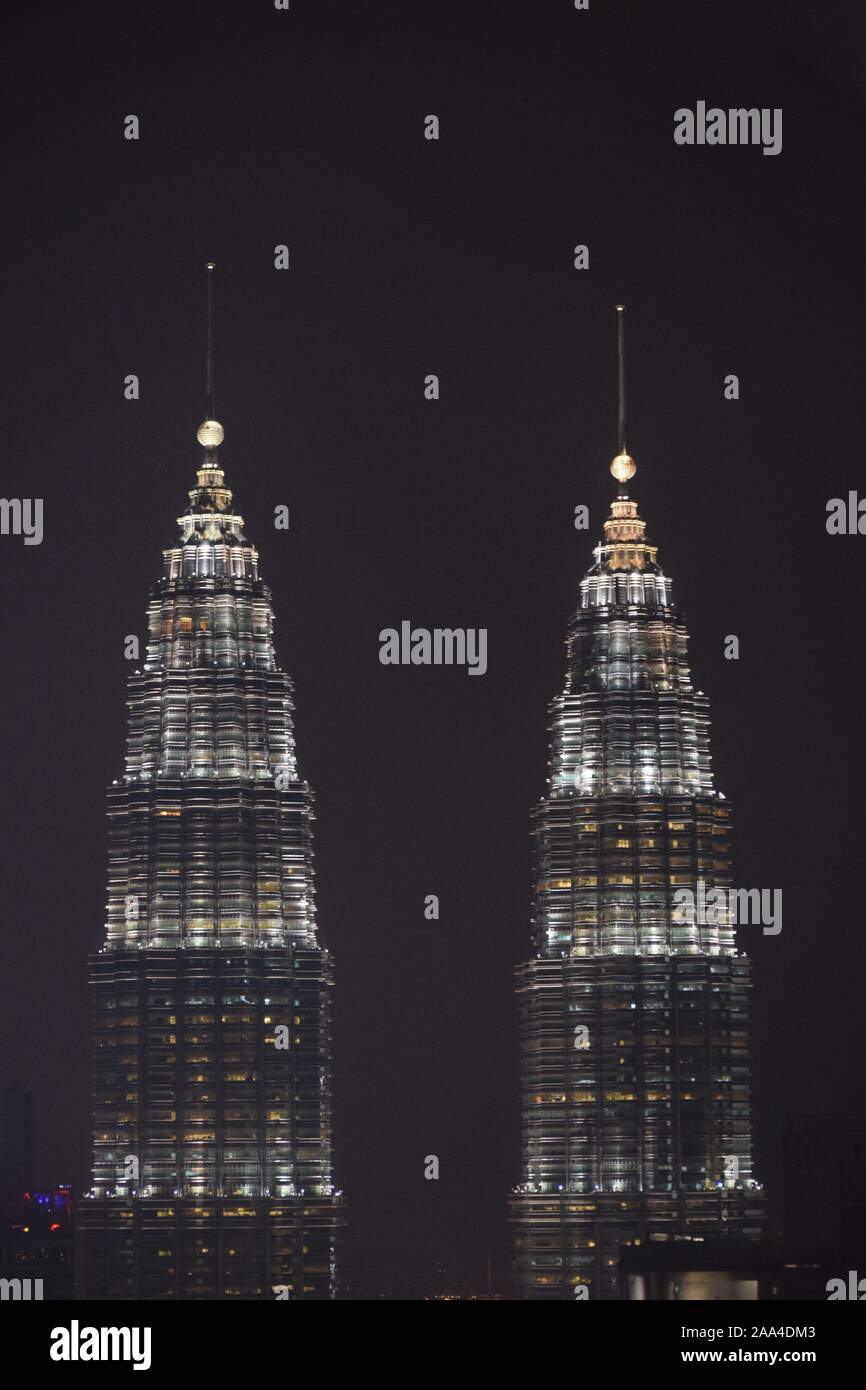 Les Tours Petronas, aussi connu sous les tours jumelles de Kuala Lumpur, Malaisie Banque D'Images