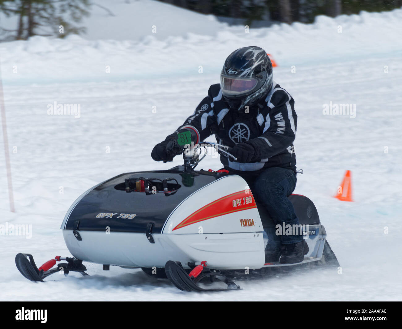 Québec, Canada. En montée motoneige drag race qui a eu lieu sur les pistes de ski Val Saint-Côme Banque D'Images