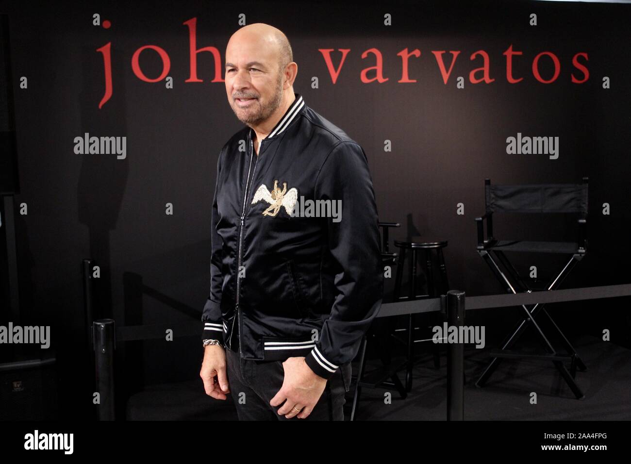 19 novembre 2019, Athènes, Grèce : Fashion designer JOHN VARVATOS présente sa nouvelle collection ''JOHN VARVATOS X LED ZEPPELIN'' à Athènes. (Crédit Image : © VafeiadakisZUMA Aristidis Wire) Banque D'Images