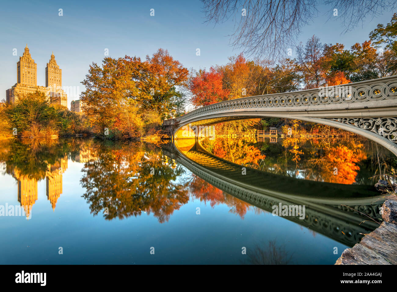 Feuillage d'automne, Bow Bridge, Central Park, Manhattan, New York, USA Banque D'Images