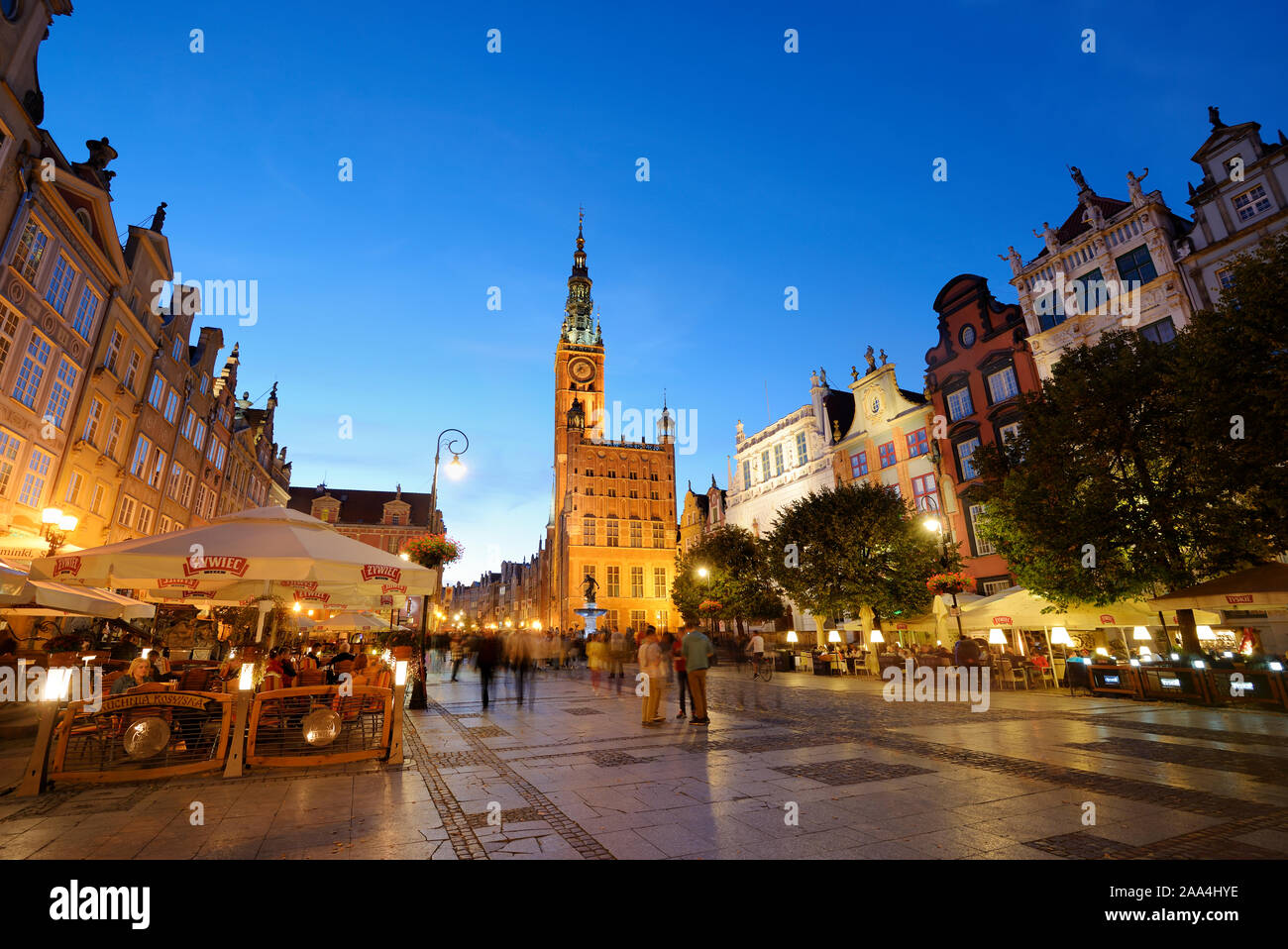 Dlugi Targ (Long Market street) et le 14e siècle Town Hall. Gdansk, Pologne Banque D'Images