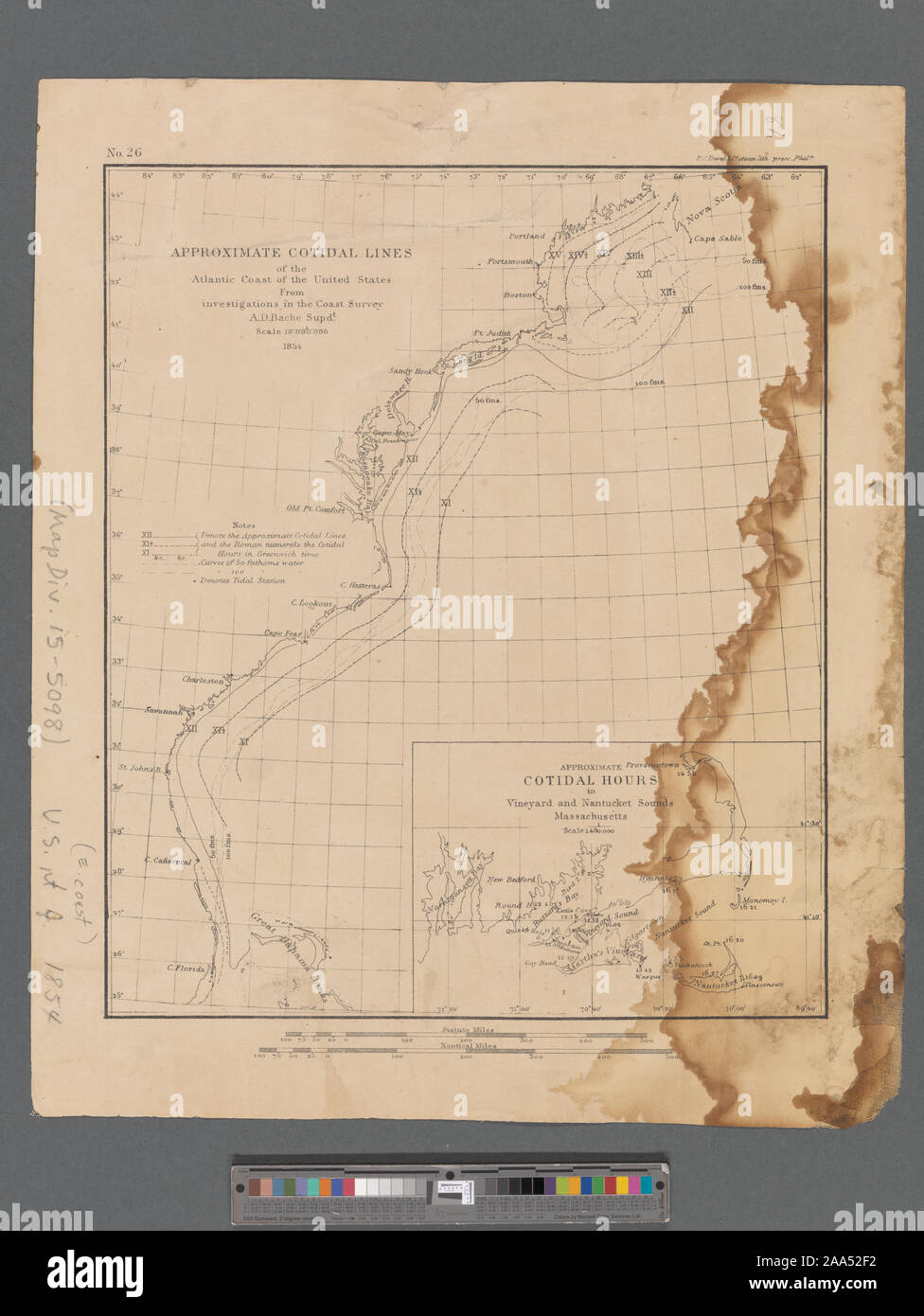 En médaillon : cotidal heures approximatif dans sons Vineyard et Nantucket, Massachusetts. Cartographie de la Nation (NEH, 2015-2018) ; Durée approximative de lignes cotidal la côte atlantique des États-Unis à partir des enquêtes dans l'Enquête sur la côte Banque D'Images