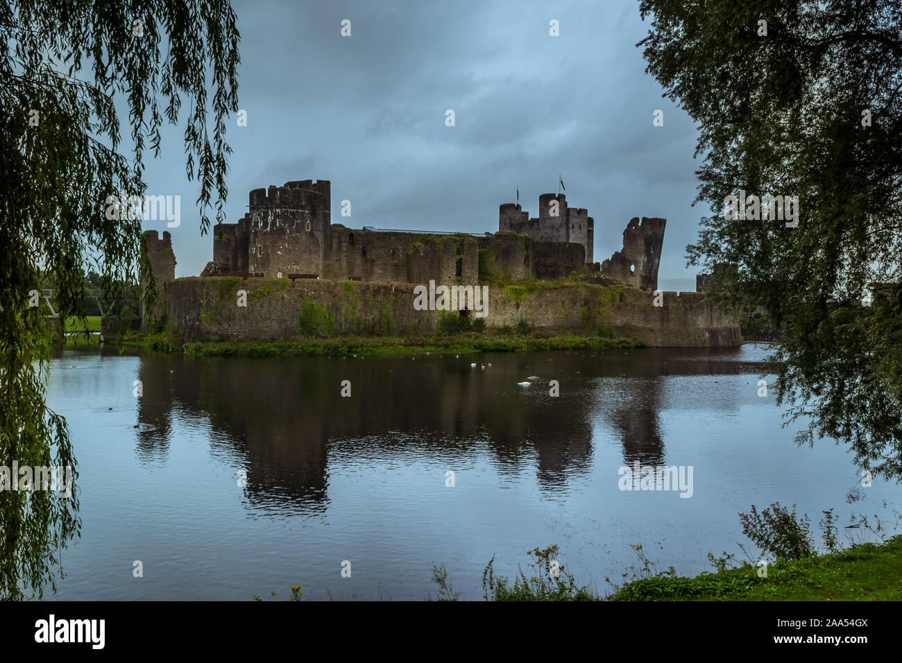 Château de Caerphilly - un château normand situé dans la ville de Caerphilly, dans le sud du Pays de Galles. Banque D'Images