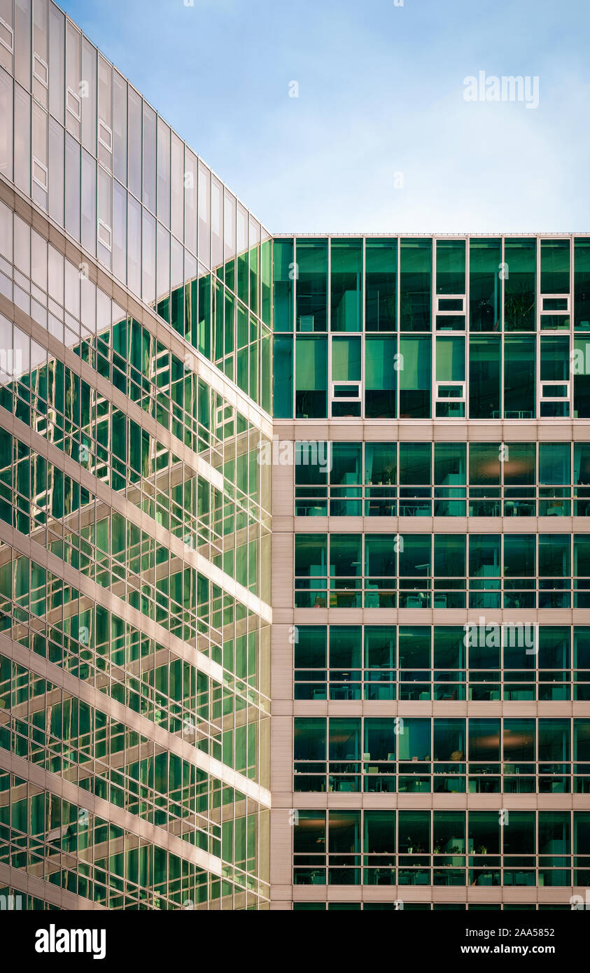 Bureau d'affaires Résumé verre bâtiment architecture moderne de ville de Vienne Banque D'Images